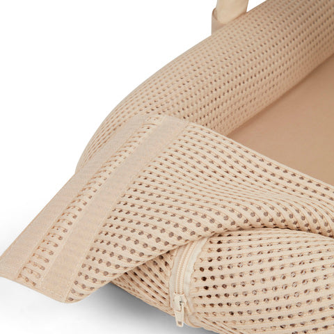 Carlo Baby Babynest med lekbåge & 3 leksaker Beige