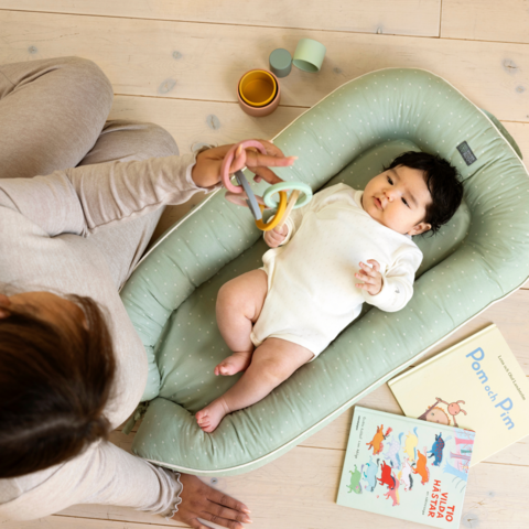 Vinter & Bloom Meadow Baby Sleep Nest Green Fields