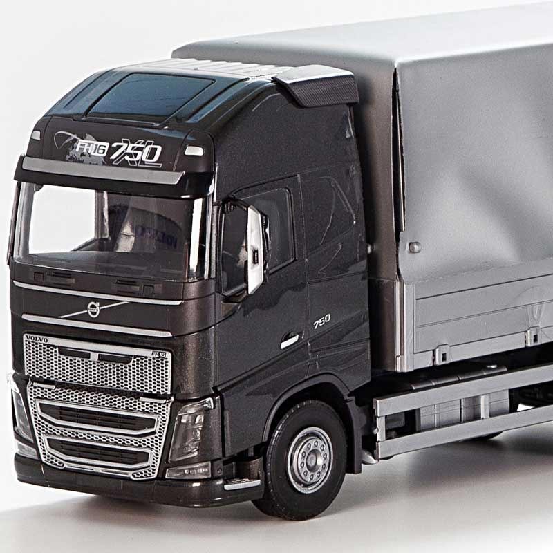 Emek Volvo FH16 750 med trailer och kapell 1:25