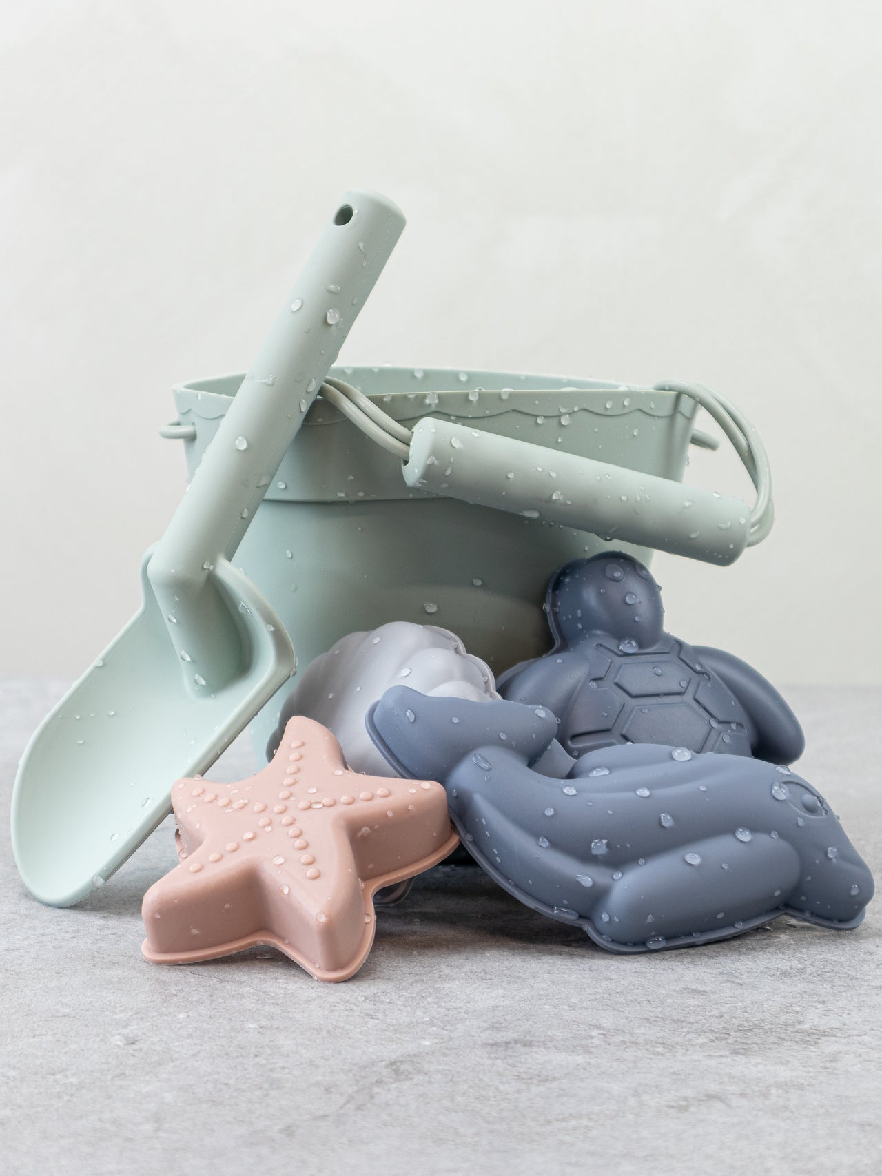 Lily & Lo Beach Hinkset Silikon Sage Green (6 delar + nätkasse)