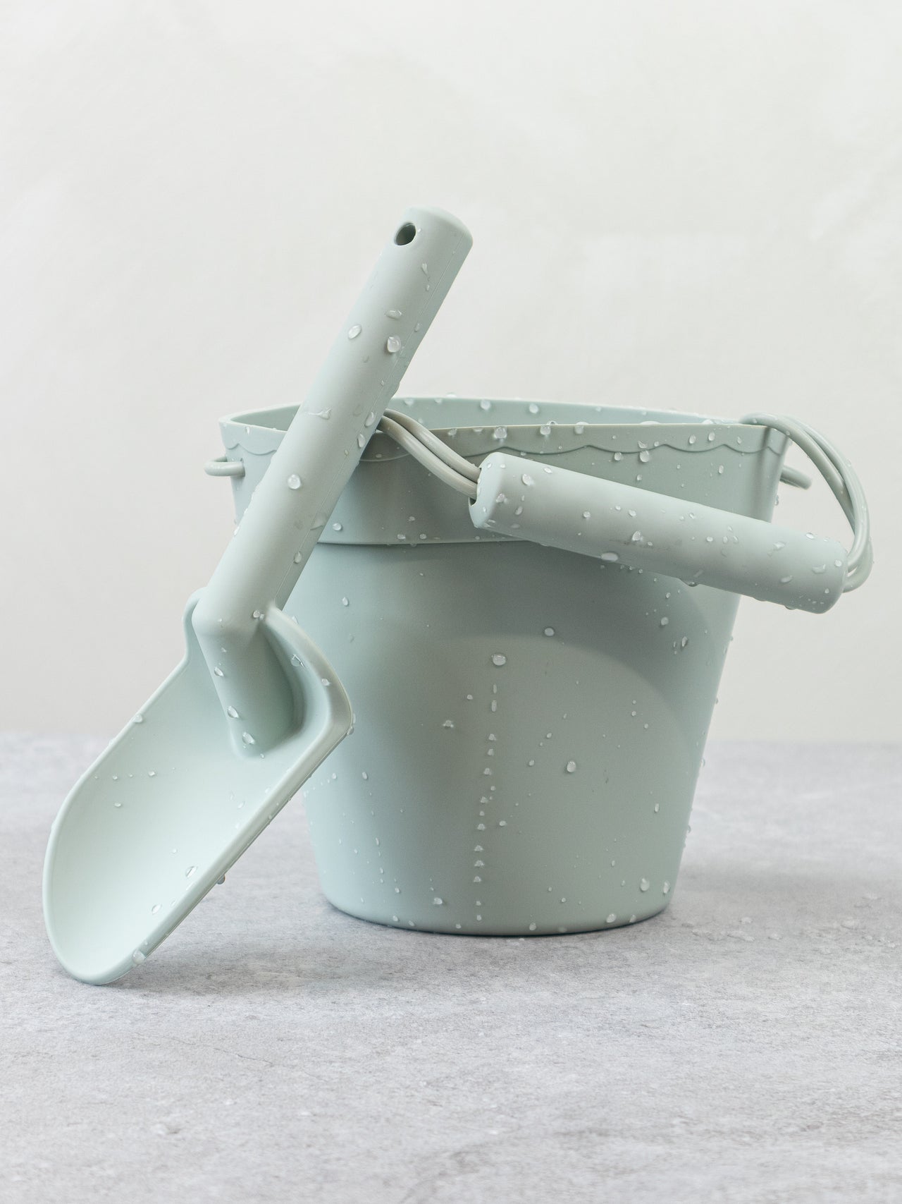 Lily & Lo Beach Hinkset Silikon Sage Green (6 delar + nätkasse)