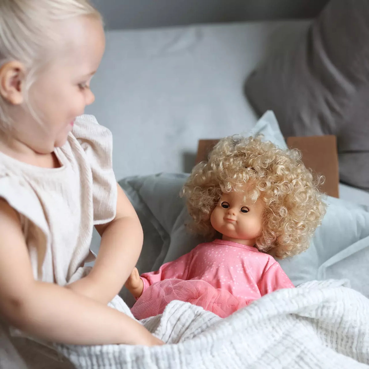 Skrållan Taldocka Lillan Ljust Hår (36cm)