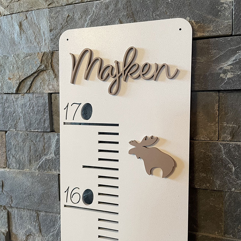 Målestok i træ med skovdyr og indgraveret navn, 40-170 cm måleområde