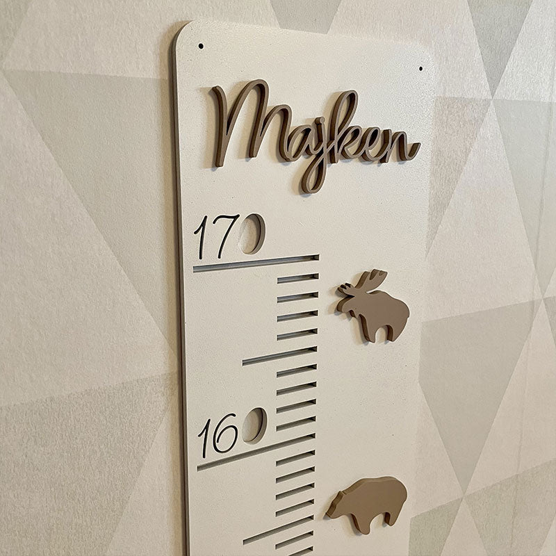 Målestok i træ med skovdyr og indgraveret navn, 40-170 cm måleområde