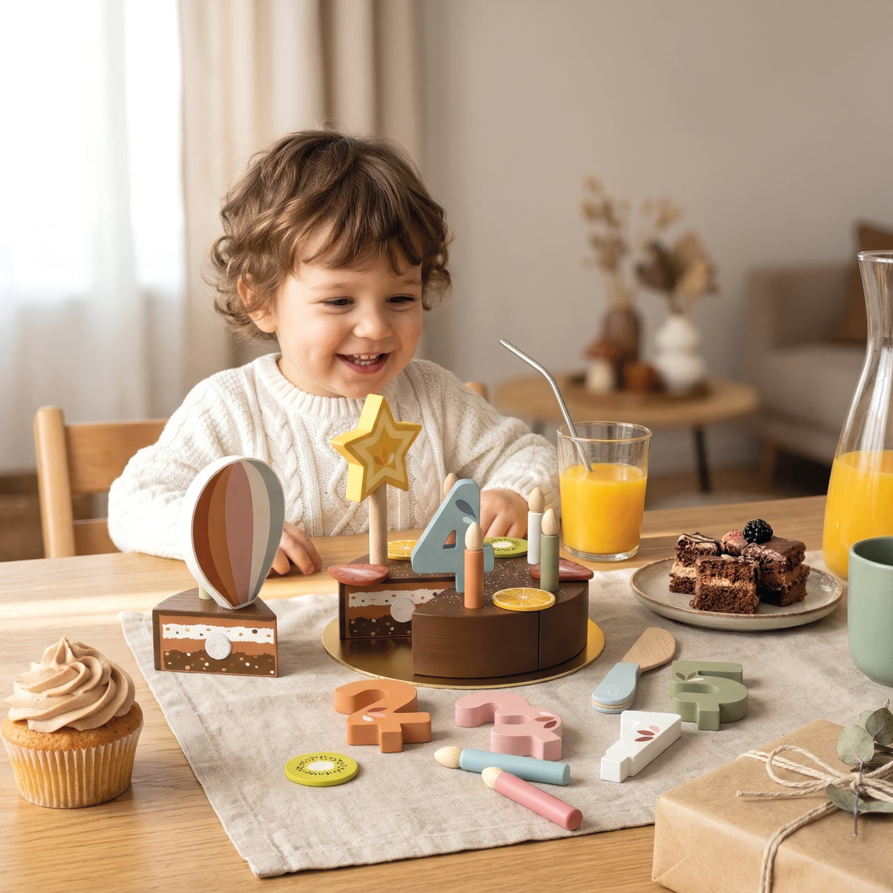 Speedy Monkey Leksakstårta Birthday Cake – lifestylebild