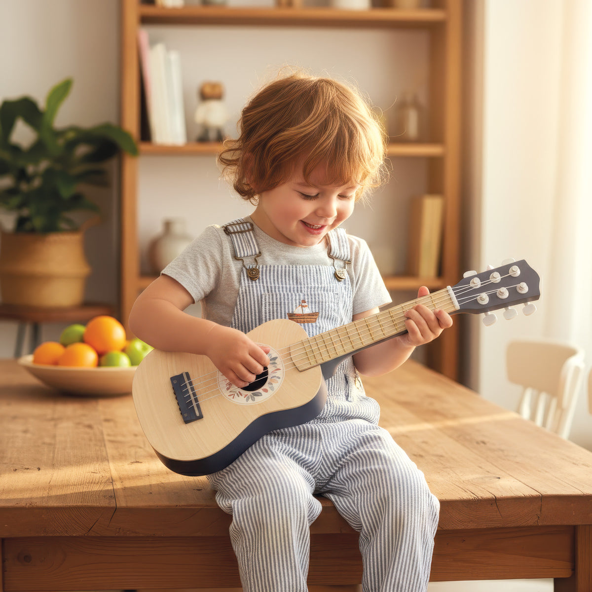 Speedy Monkey Gitarr i trä – lifestylebild