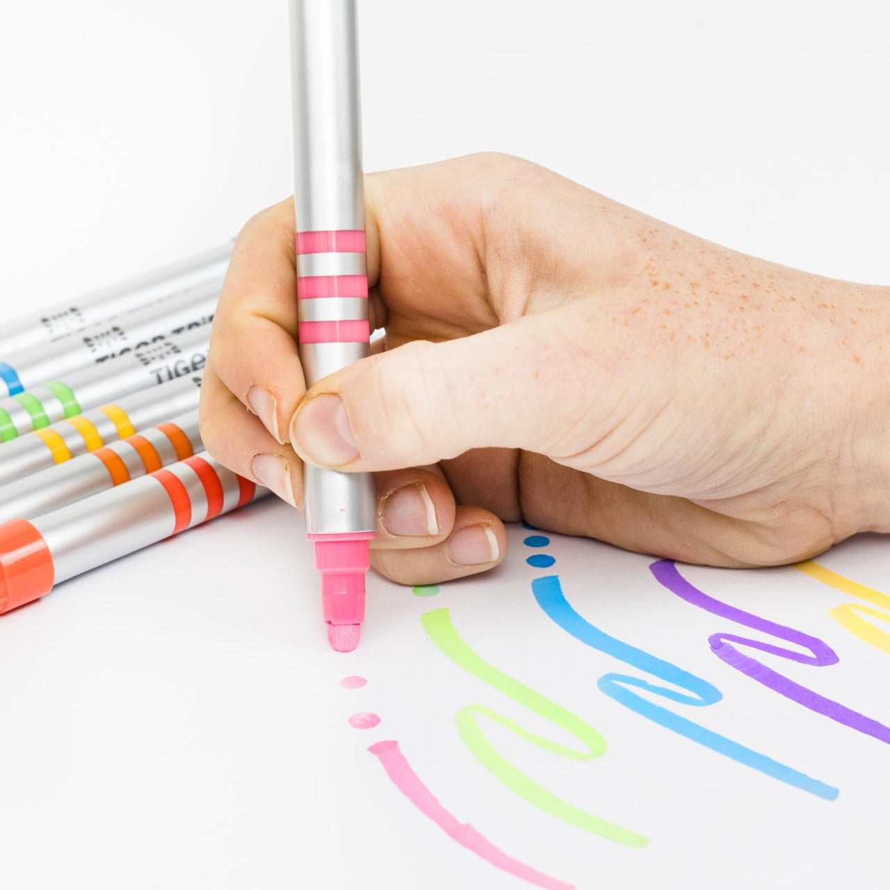 Tiger Tribe Tuschpenna Dual-Tip Paint Pens (8 färger)