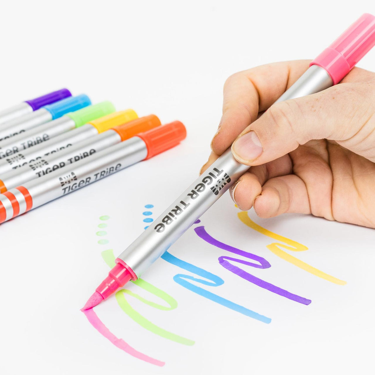 Tiger Tribe Tuschpenna Dual-Tip Paint Pens (8 färger)