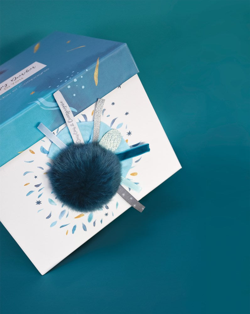 Doudou Et Compagnie Presentlåda Happy Pop Pompom Bunny Peacock Blue