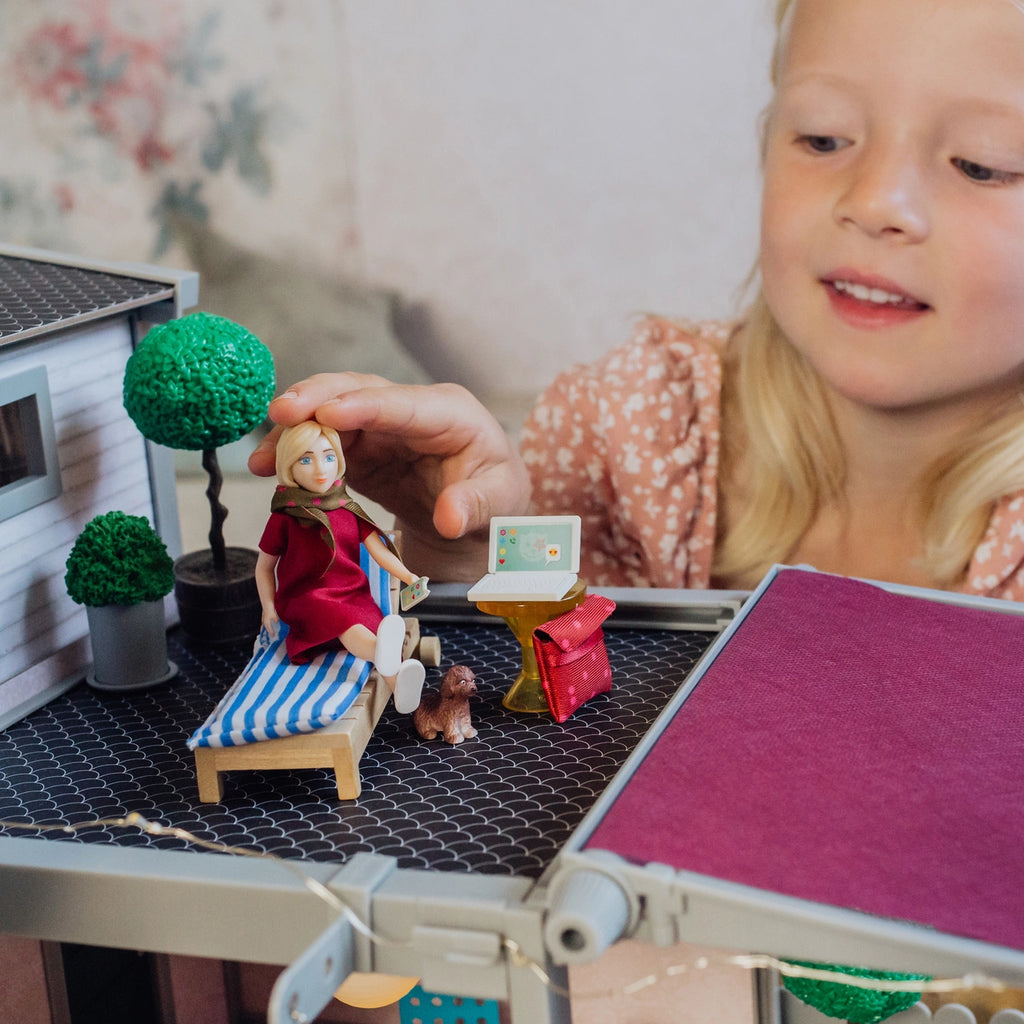 Lundby dukkehusdukke med computer