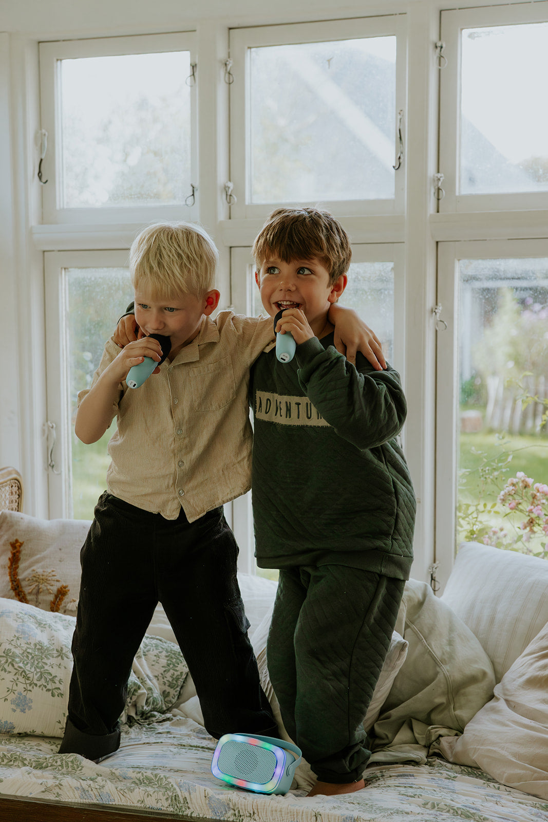 Lalarma Karaoke med 2 mikrofoner & ljus Blå