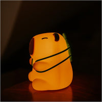 Thumbnail for Mary's LED-Nattlampa Capybara Tourist RGB (USB-laddning)