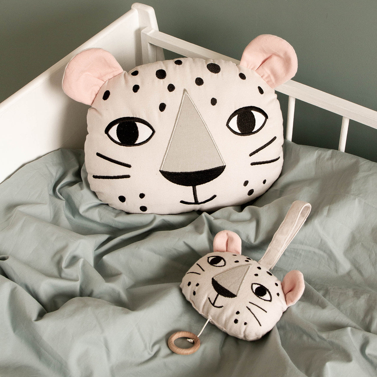Roommate Leopard Cushion